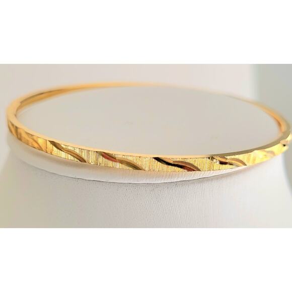 Crown Trifari  Diamond Cut Gold Bangle Bracelet Vintage - Picture 4 of 6